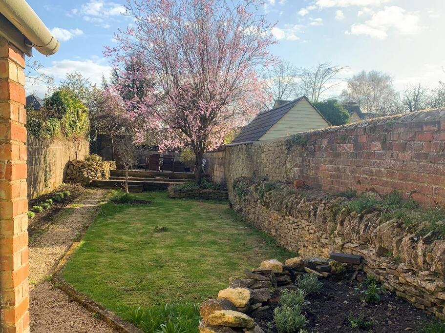 Cosy Cottage In Moreton-In-Marsh Bagian luar foto